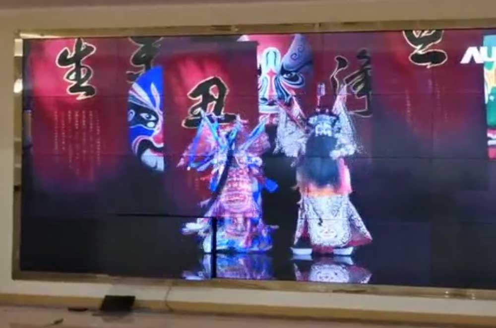 LED Screen - Camelicious Showroom 01